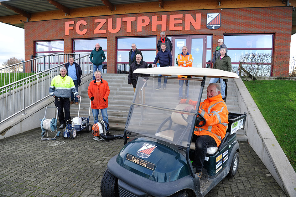 De onderhoudsploeg van FC Zutphen